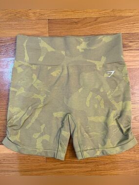 Gymshark Vital Seamless 2.0 Shorts Yellow/Tan Camo - Size Est. Large Compression